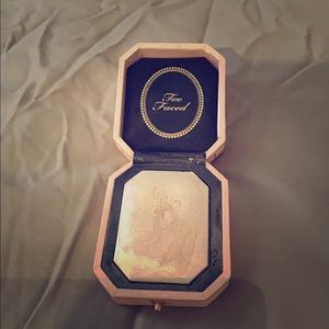 Too faced unicorn highlighter